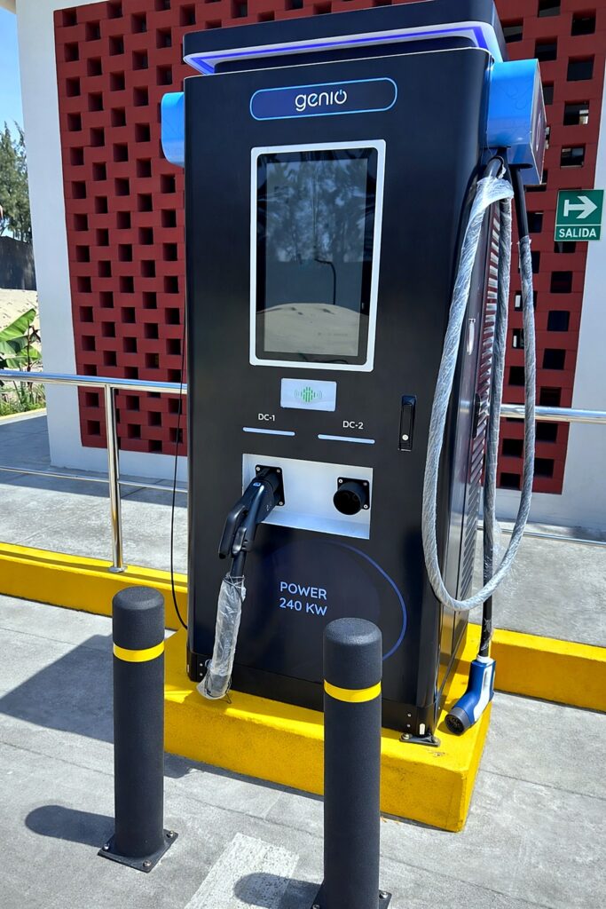 Cargador rápido DC Genio de 240 kW instalado para flota de vehículos eléctricos