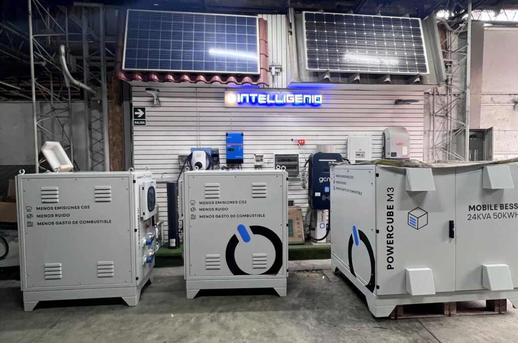 Tres BESS portátiles PowerCube fabricados para Enosa
